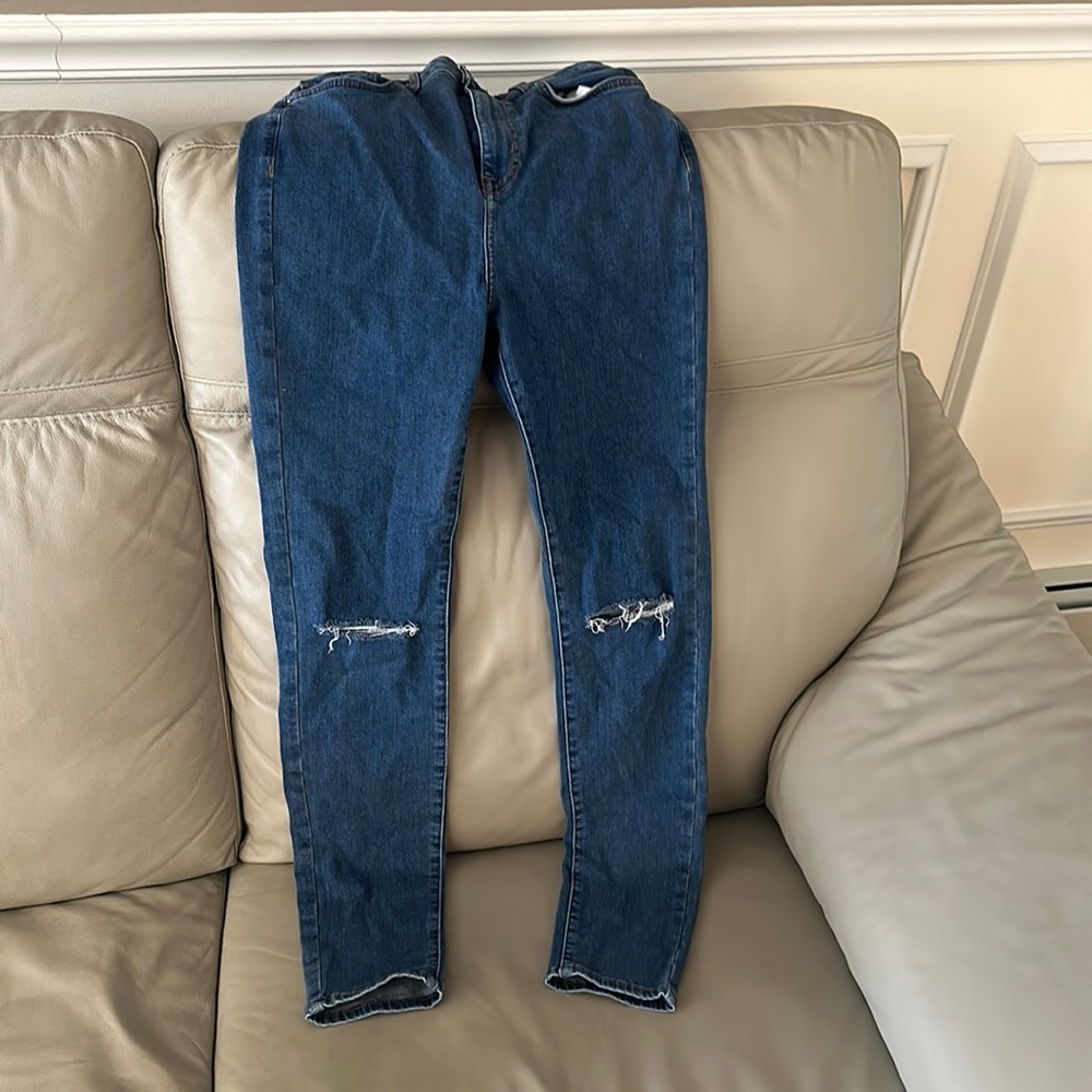 Forever 21 Denim Skinny Ripped Knee Jeans Size 29